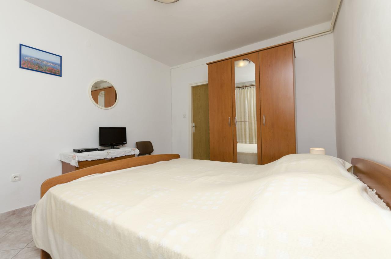 Apartments And Room Mate-Mare Primošten Eksteriør billede